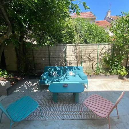 Maison Neuf: Spacious 9-room Retreat With Terrace Holiday home